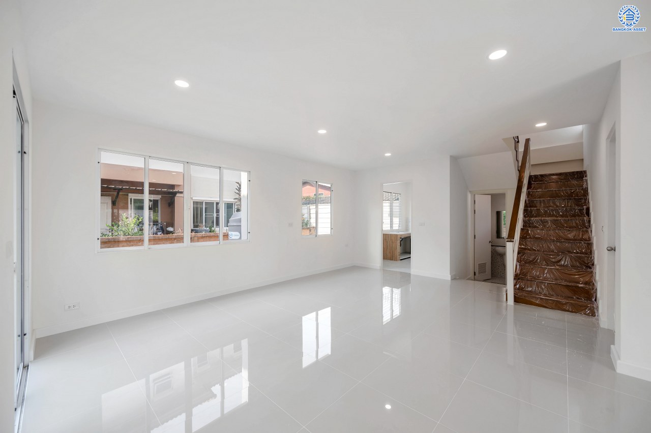 บ้านมือสองตกแต่งใหม่ แบรนด์ Sansiri โครงการ ฮาบิเทีย บางใหญ่ หลังมุม เนื้อที่ 107.3 ตร.ว. พื้นที่ใช้สอย 156.7 ตร.ม. ฟังก์ชัน 3 ห้องนอน 3 ห้องน้ำ จอดรถได้ 4 คัน บนทำเลเดินทางสะดวก เชื่อมสู่ย่านใจกลางเมืองได้อย่างรวดเร็ว ใกล้เซ็นทรัลเวสต์เกต และรถไฟฟ้าสายสีม่วง "สถานีคลองบางไผ่"